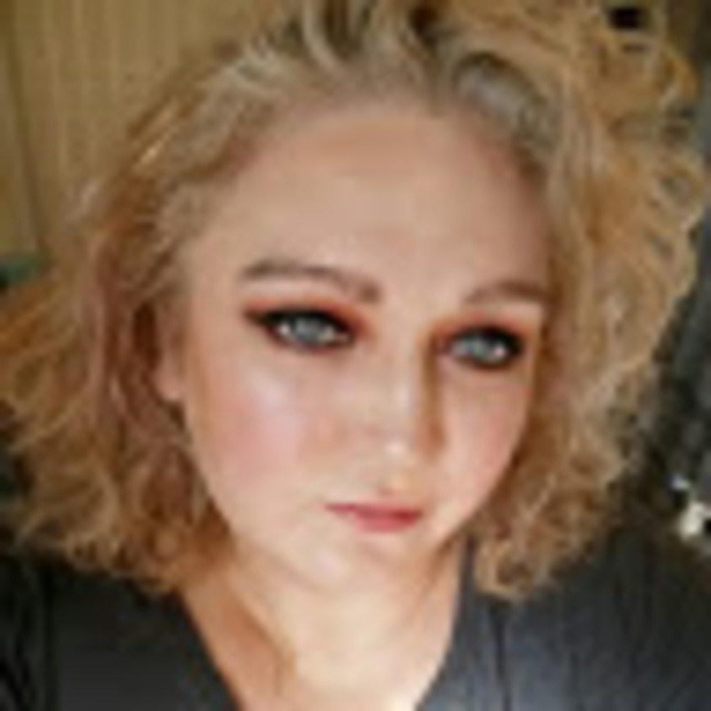 Meet your Posher, Leigh